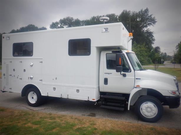 2013 International 4300 DuraStar Cube Van Diesel Air Brakes image 3