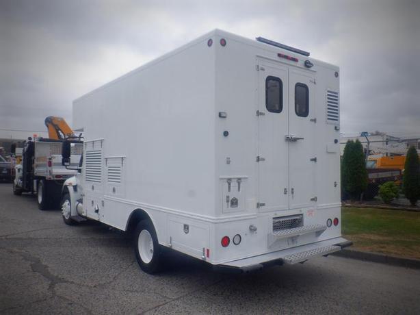 2013 International 4300 DuraStar Cube Van Diesel Air Brakes image 7