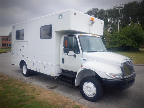 2013 International 4300 DuraStar Cube Van Diesel Air Brakes image 2