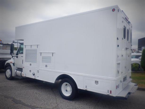 2013 International 4300 DuraStar Cube Van Diesel Air Brakes image 8