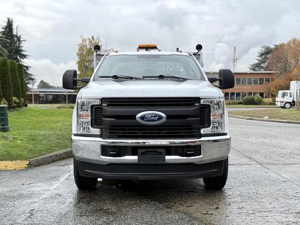 2019 Ford F-350 SD XL Super Duty 4x4 9-Foot Flat Deck with Waltco Lift Gate image 3