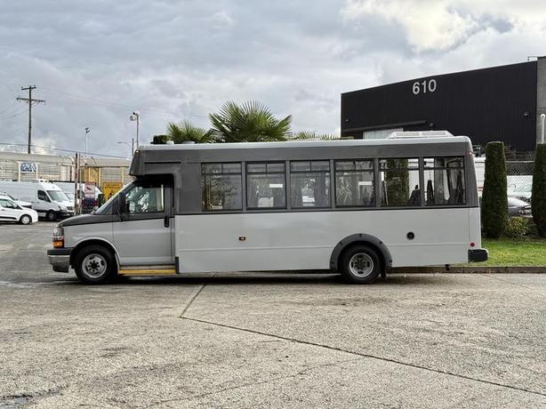 2019 Chevrolet Express 4500 21-Passenger Bus with Wheelchair Lift image 6