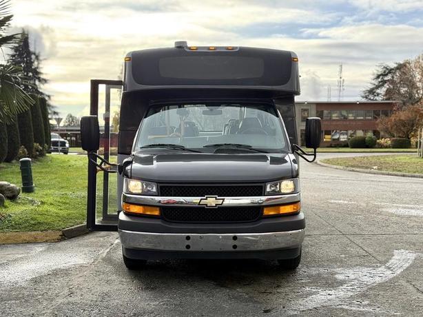 2019 Chevrolet Express 4500 21-Passenger Bus with Wheelchair Lift image 3