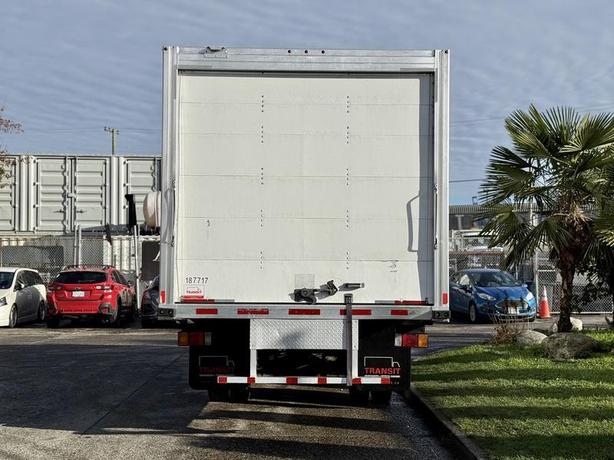 2018 Hino 195 20-Foot Cube Van image 8