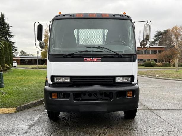 2007 GMC F7500 24-Foot Flat Deck Truck Diesel image 3