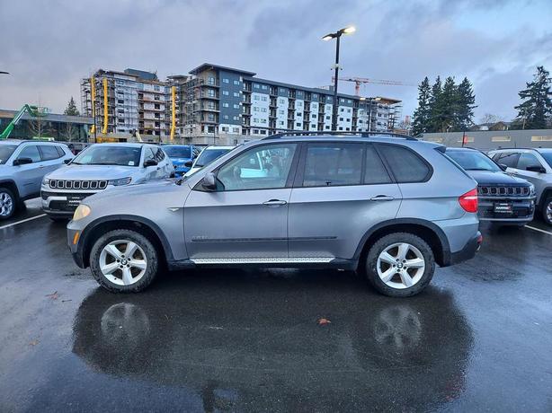 2010 BMW X5 30i AWD | Heated Seats! image 3