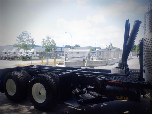 2012 International 7400 Cab and Chassis Diesel With Air Brakes image 6