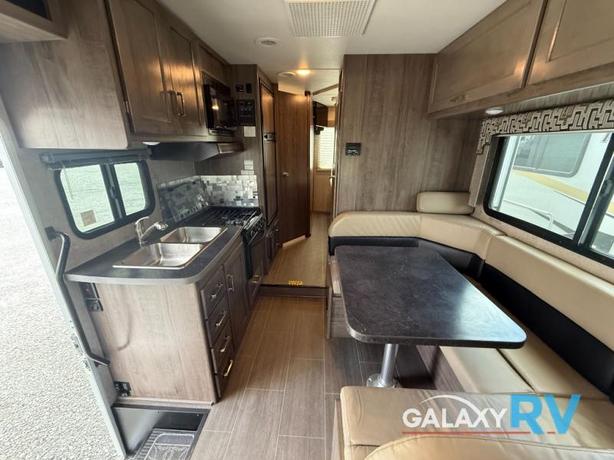Used 2018 Winnebago Spirit 22M image 8