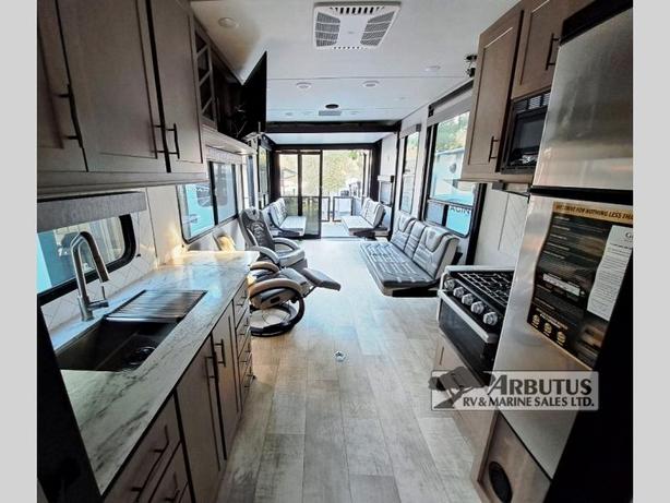 Used 2023 Grand Design Momentum G-Class 32G image 6