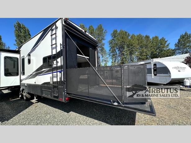 Used 2021 Grand Design Momentum G-Class 353G image 5