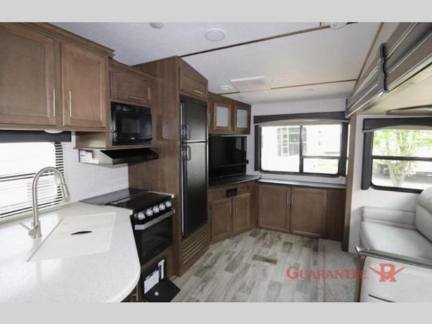 Used 2019 Keystone RV Cougar Half-Ton Series 25RES image 7