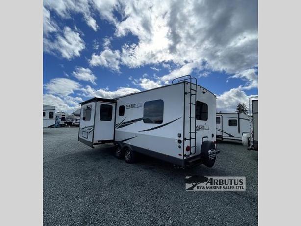 Used 2022 Forest River RV Flagstaff Micro Lite 25FKS image 2
