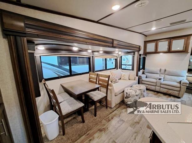 Used 2019 Keystone RV Cougar Half-Ton Series 29RKSWE image 7