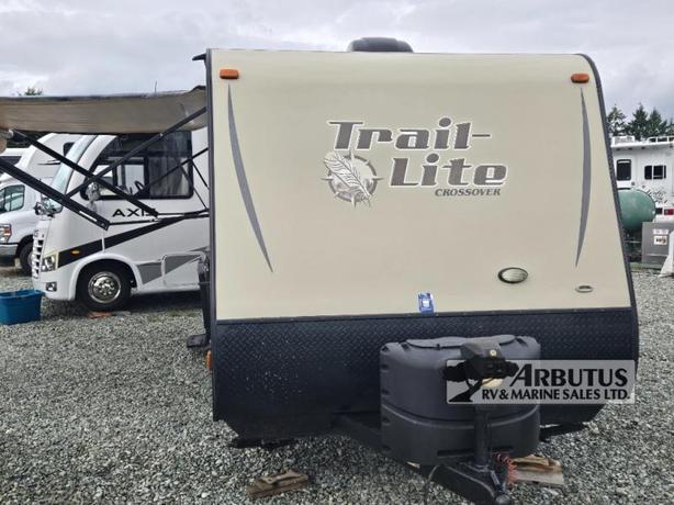 Used 2014 R-Vision Trail-Lite Crossover 189QB image 2