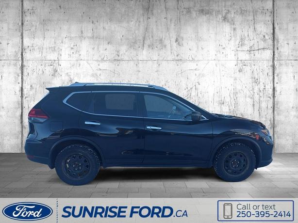 2017 Nissan Rogue SV - SLEEK DESIGN, SMOOTH RIDE, AND IMPRESSIVE FUEL ECONOMY image 4