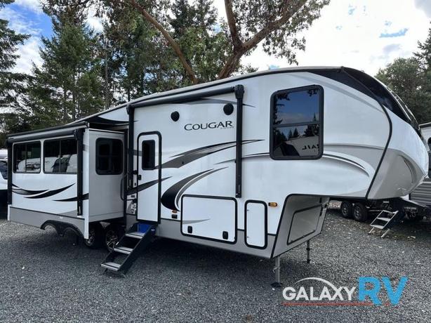 Used 2021 Keystone RV Cougar Half-Ton 29MBS image 3