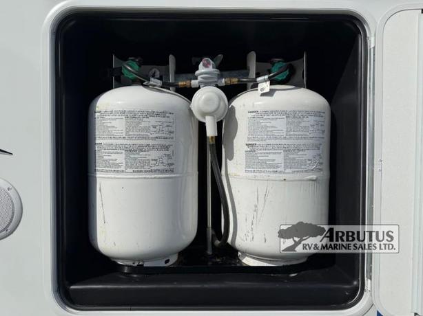 Used 2020 Lance Lance Truck Campers 1172 image 8