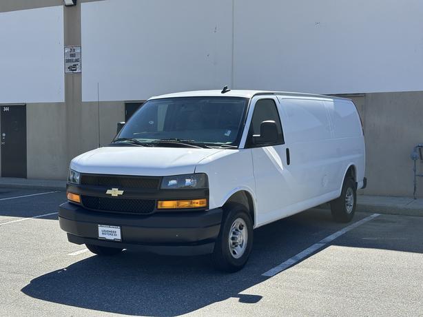 2023 Chevrolet Express image 3