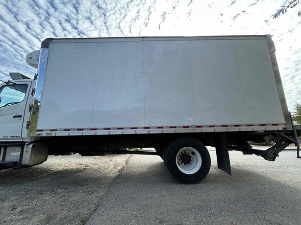 2018 Hino 338 image 5