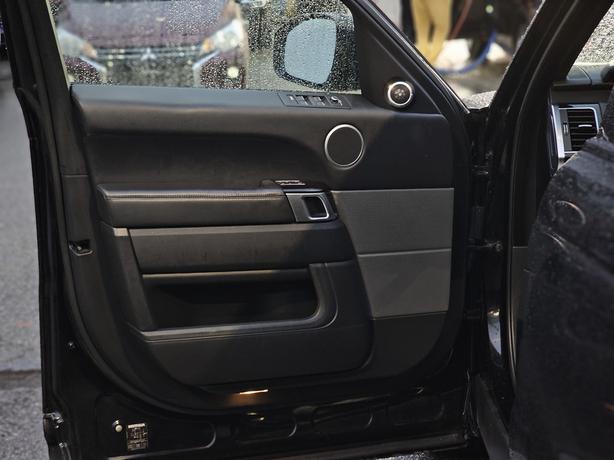 2016 Land Rover Range Rover Sport - No Accidents, Heated Steering Wheel, Sunroof image 6