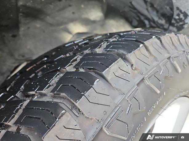 2023 RAM 1500 Classic SLT 4x4 Crew Cab 5'7 Box | No Reported Accidents! image 7