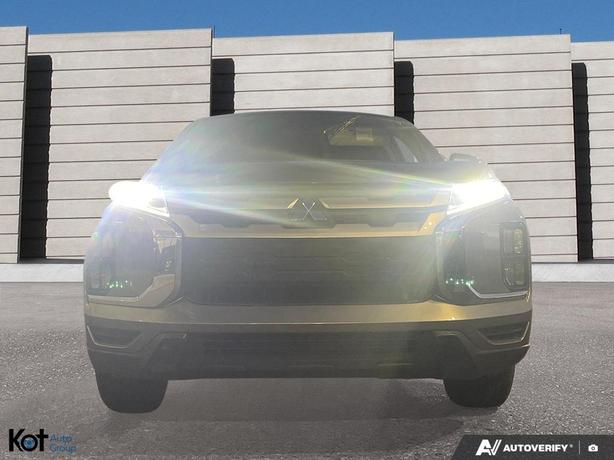 2023 Mitsubishi RVR SE image 2