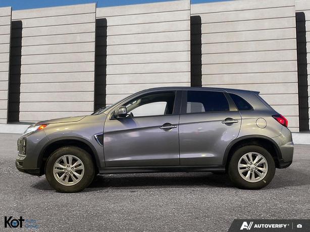 2023 Mitsubishi RVR SE image 3