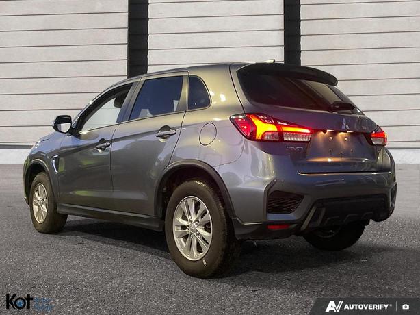 2023 Mitsubishi RVR SE image 4