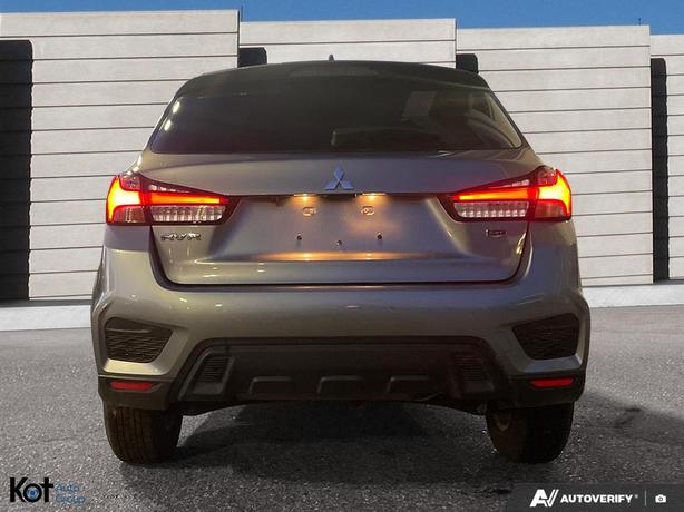 2023 Mitsubishi RVR SE image 5