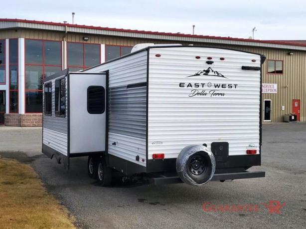 Used 2024 EAST TO WEST Della Terra 262BH image 6