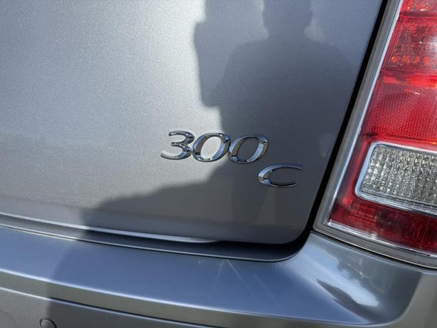 2013 Chrysler 300C AWD image 5