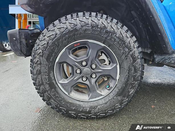 2020 Jeep Gladiator Rubicon 4x4 | No Reported Accidents! image 6