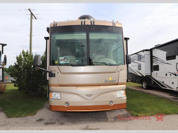 Used 2007 Fleetwood RV Bounder 38S image 2