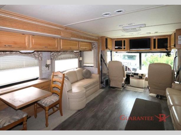 Used 2007 Fleetwood RV Bounder 38S image 7