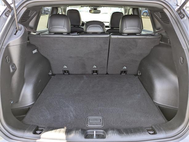 2023 Jeep Compass Trailhawk - 4x4, No Accidents, Heated Seats image 8