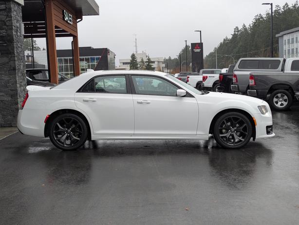 2023 Chrysler 300 S - Heated/Vented Seats, Sunroof, Leather, NAV image 4