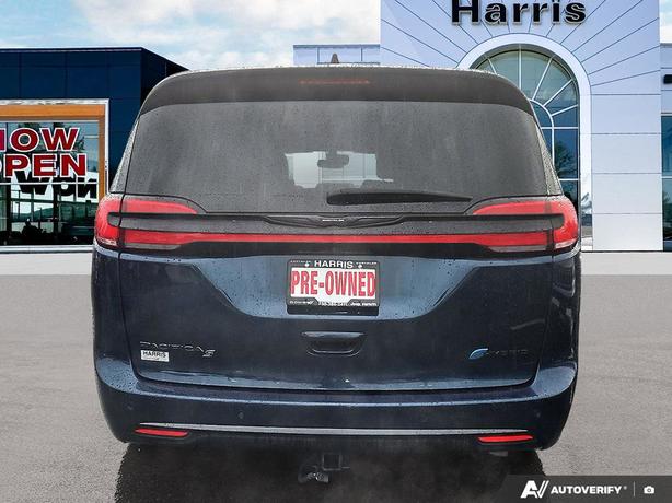 2023 Chrysler Pacifica Hybrid Touring L | One Owner | Fully Loaded! image 5