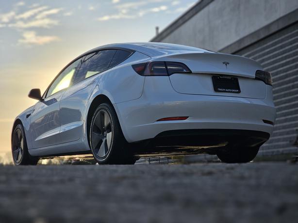 2022 Tesla Model 3 Standard Range - White Interior image 7