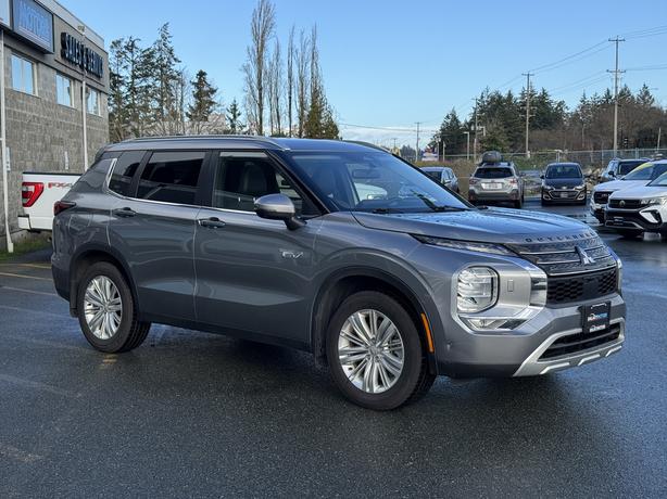 2024 Mitsubishi Outlander PHEV LE 4WD- No Accidents, BC Local & Low Kilometers image 4