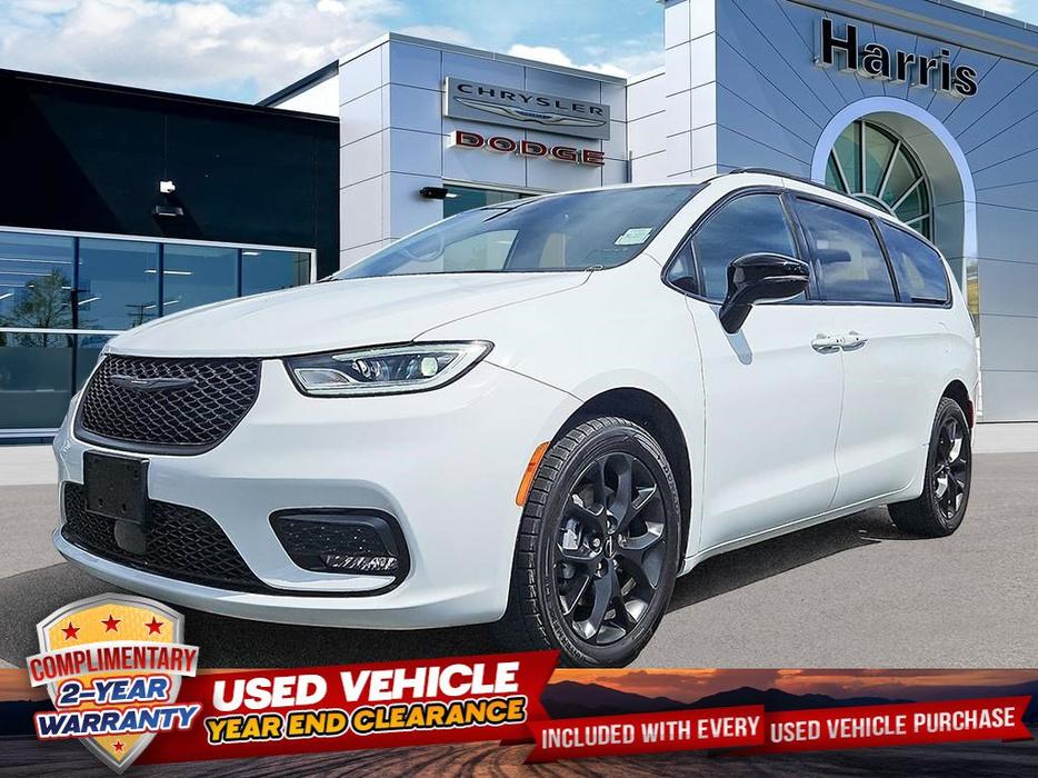 2024 Chrysler Pacifica Touring-L AWD | No Reported Accidents! display photo