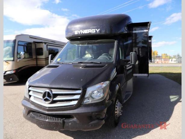 Used 2019 Thor Motor Coach Synergy 24SS image 3