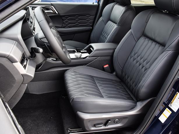 2025 Mitsubishi Outlander SEL - Demo Discount Up To $5000 Off! image 8