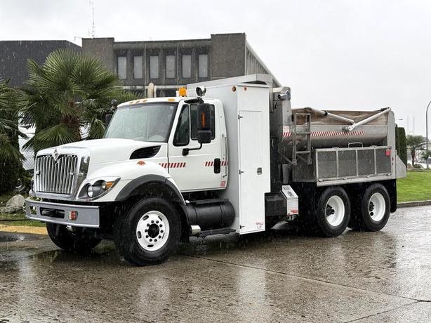 2011 International 7500 12-Foot Dump Truck with Sander and PTO image 5