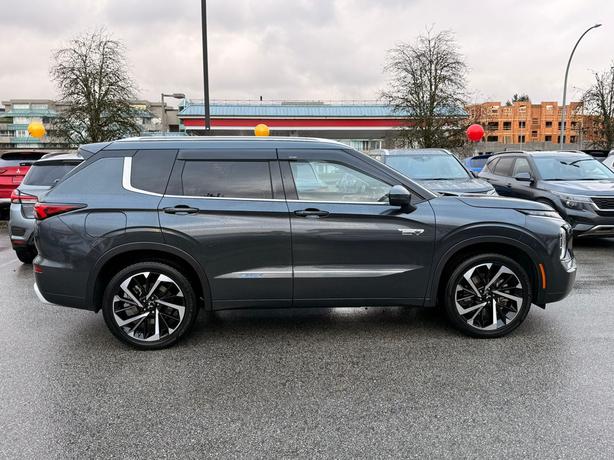 2024 Mitsubishi Outlander PHEV GT Premium - One Owner, No Accidents, Sunroof image 5