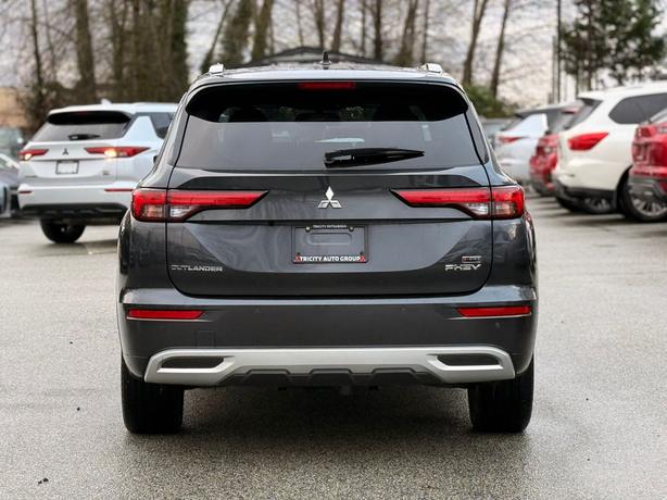 2024 Mitsubishi Outlander PHEV GT Premium - One Owner, No Accidents, Sunroof image 7