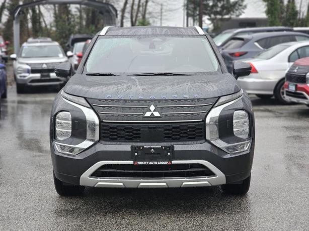 2025 Mitsubishi Outlander PHEV LE - No Accidents, One Owner, Navigation image 2