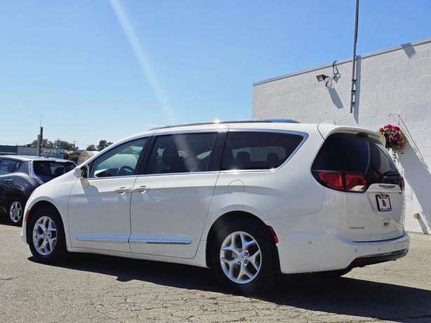 2017 Chrysler Pacifica 4dr Wgn Touring-L Plus image 4