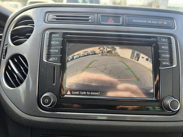 2017 Volkswagen Tiguan 4MOTION 4dr Wolfsburg Edition image 6