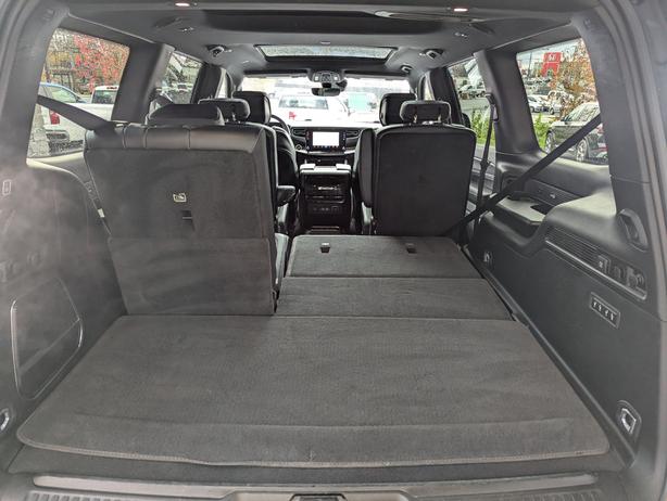 2024 Jeep Wagoneer Series II - BC Only, Leather, Sunroof, 4x4 image 8