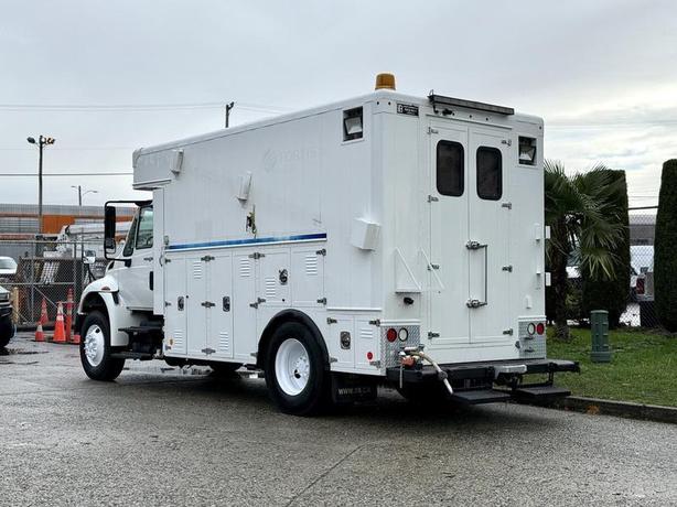 2011 International 4400 Diesel Service Truck with PTO & Trailer Tow Package image 7